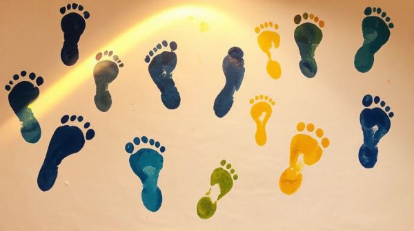 10 idées créatives pour un tableau des empreintes familiales